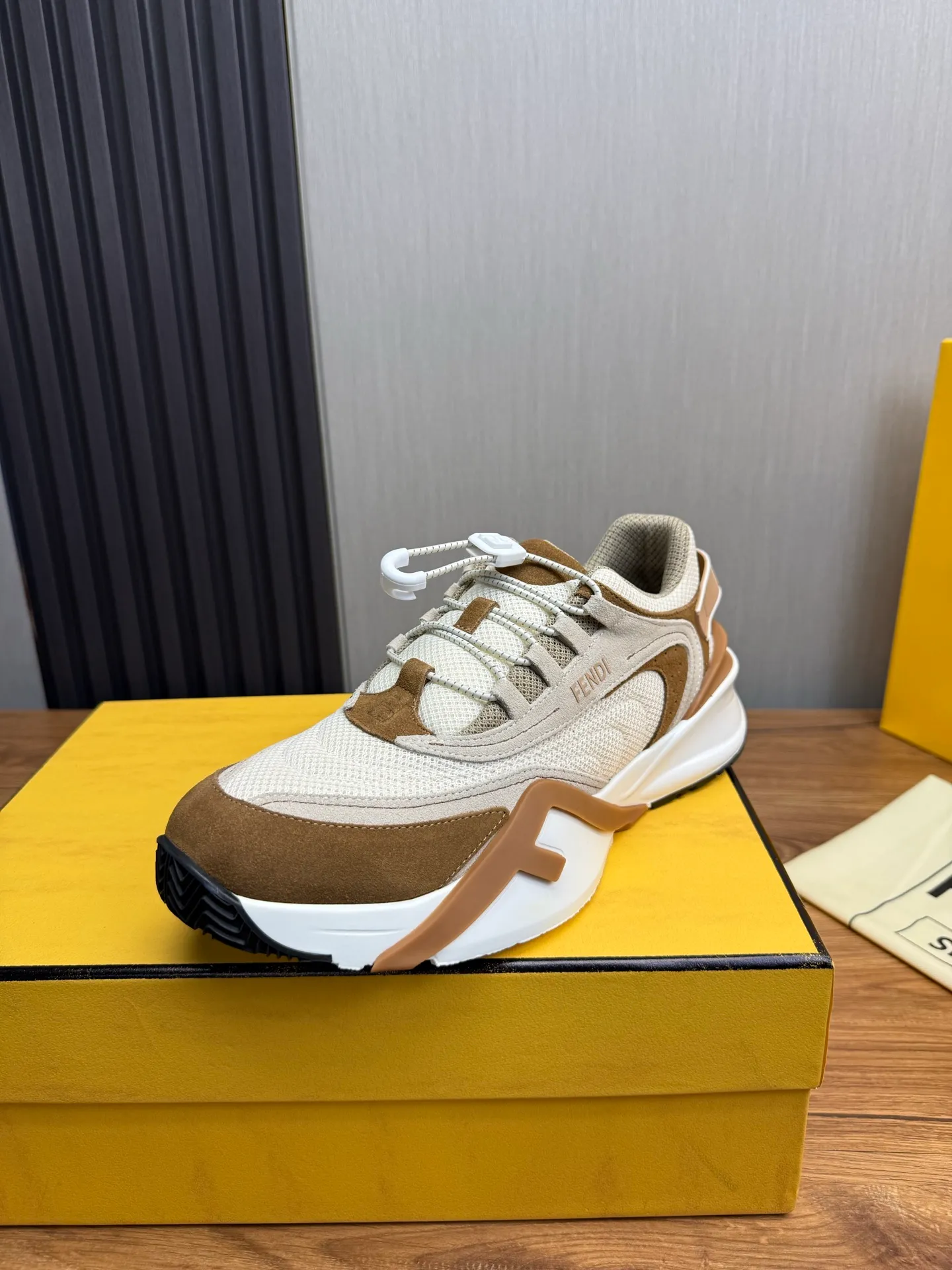Men's men's shoes 💰560💰 Fendi [Fendi] hot style is on the market 🔥Fashionable casual men's shoes 🔱 Made of original brand fly knit fabric. Original cowhide + breathable mesh lining + sheepskin feet. Perfect shape and top quality, you deserve it 🔜Original rubber outsole, ultra-light, non-slip and wear-resistant 👣 Standard size 38-44